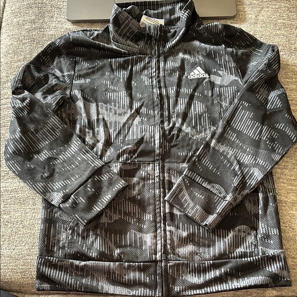 Adidas lightweight Black and Gray zip up 🦖bundle and save!!